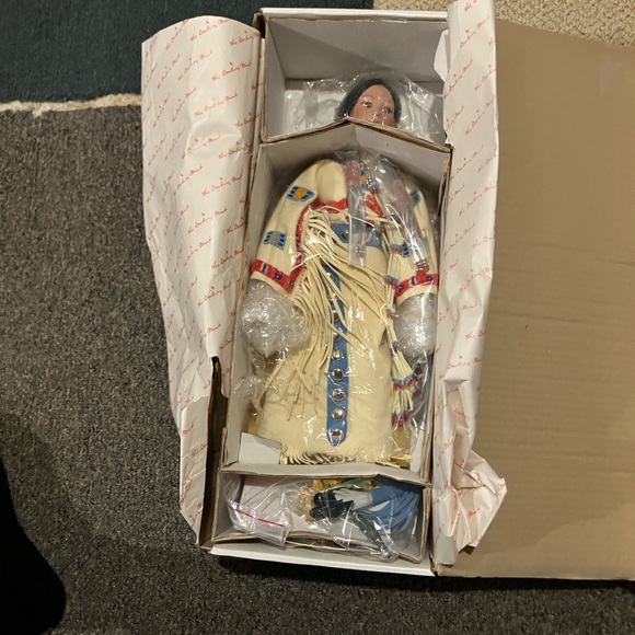 Danbury mint Morning Song Bride Doll - Picture 3 of 3